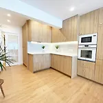Miramar Luxurious Apartment, 3 Double For 6 Guests, Free Parking, Terrace, New 公寓 *