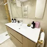 Miramar Luxurious Apartment, 3 Double For 6 Guests, Free Parking, Terrace, New 公寓 *