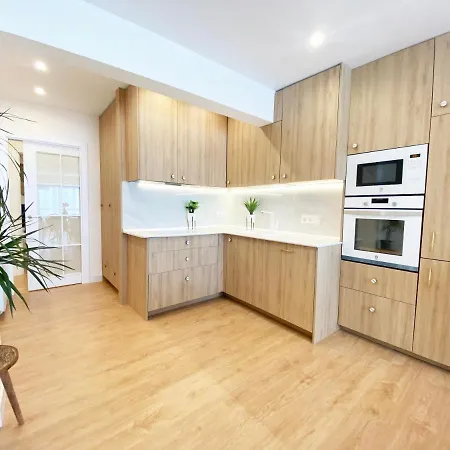 Miramar Luxurious Apartment, 3 Double For 6 Guests, Free Parking, Terrace, New شقة *