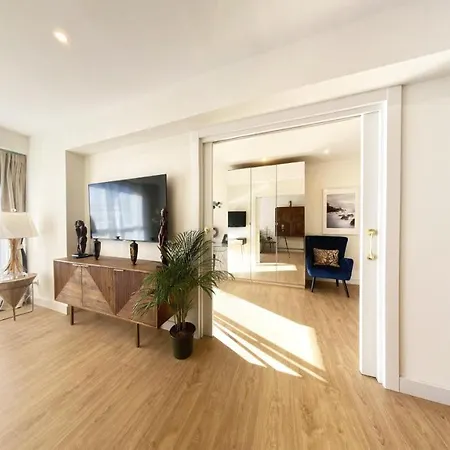 شقة Miramar Luxurious Apartment, 3 Double For 6 Guests, Free Parking, Terrace, New *