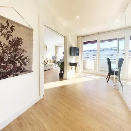 Miramar Luxurious Apartment, 3 Double For 6 Guests, Free Parking, Terrace, New *