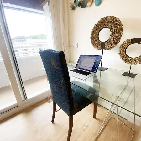 شقة Miramar Luxurious Apartment, 3 Double For 6 Guests, Free Parking, Terrace, New