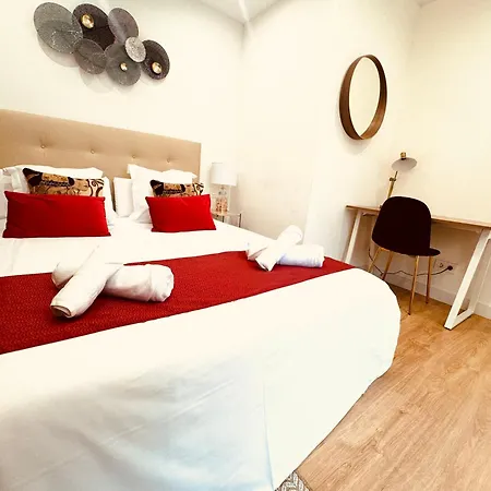 Miramar Luxurious Apartment, 3 Double For 6 Guests, Free Parking, Terrace, New Apartamento