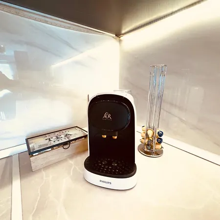 شقة Miramar Luxurious Apartment, 3 Double For 6 Guests, Free Parking, Terrace, New