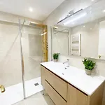 Miramar Luxurious Apartment, 3 Double For 6 Guests, Free Parking, Terrace, New 圣塞瓦斯蒂安