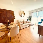 Miramar Luxurious Apartment, 3 Double For 6 Guests, Free Parking, Terrace, New 公寓 *