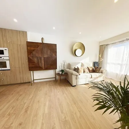 Miramar Luxurious Apartment, 3 Double For 6 Guests, Free Parking, Terrace, New Appartement *