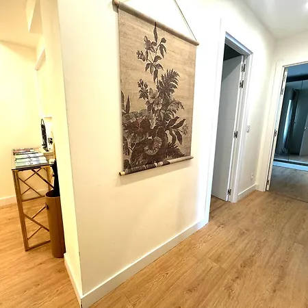 Miramar Luxurious Apartment, 3 Double For 6 Guests, Free Parking, Terrace, New Appartement *