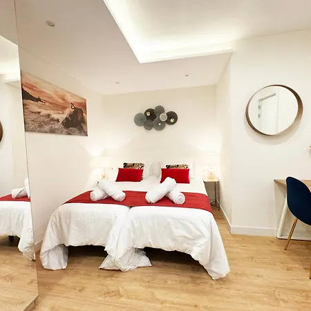 Miramar Luxurious Apartment, 3 Double For 6 Guests, Free Parking, Terrace, New San Sebastián
