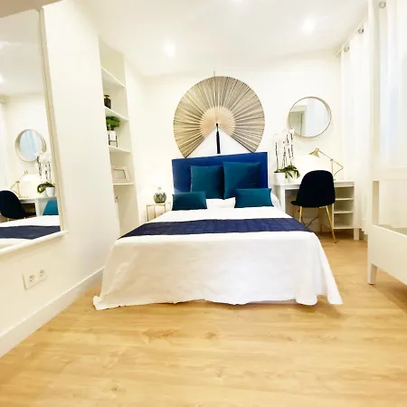 Miramar Luxurious Apartment, 3 Double For 6 Guests, Free Parking, Terrace, New San Sebastian