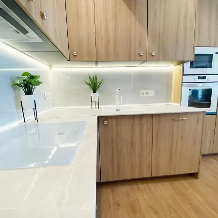 Miramar Luxurious Apartment, 3 Double For 6 Guests, Free Parking, Terrace, New Apartment San Sebastian