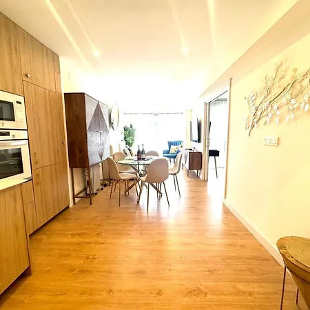 Miramar Luxurious Apartment, 3 Double For 6 Guests, Free Parking, Terrace, New 公寓