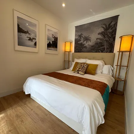 Miramar Luxurious Apartment, 3 Double For 6 Guests, Free Parking, Terrace, New 公寓