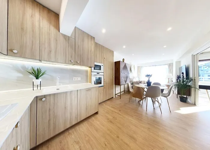 公寓 Miramar Luxurious Apartment, 3 Double For 6 Guests, Free Parking, Terrace, New *