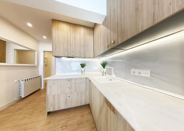 Miramar Luxurious Apartment, 3 Double For 6 Guests, Free Parking, Terrace, New 圣塞瓦斯蒂安