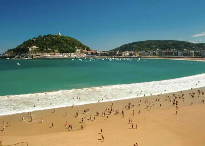 Miramar Luxurious Apartment, 3 Double For 6 Guests, Free Parking, Terrace, New 公寓 *