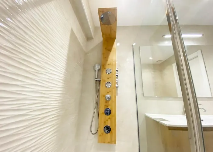 Miramar Luxurious Apartment, 3 Double For 6 Guests, Free Parking, Terrace, New 公寓