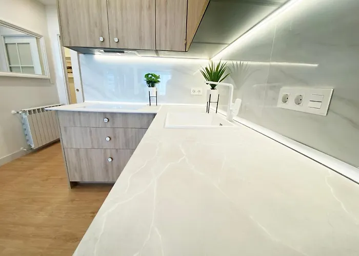 Miramar Luxurious Apartment, 3 Double For 6 Guests, Free Parking, Terrace, New