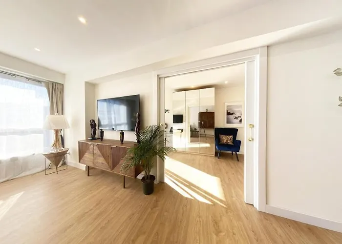 公寓 Miramar Luxurious Apartment, 3 Double For 6 Guests, Free Parking, Terrace, New *