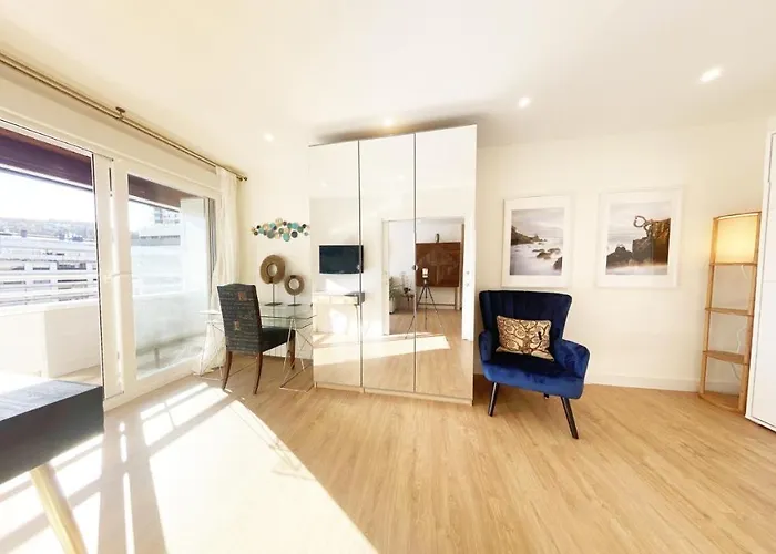 Miramar Luxurious Apartment, 3 Double For 6 Guests, Free Parking, Terrace, New 公寓