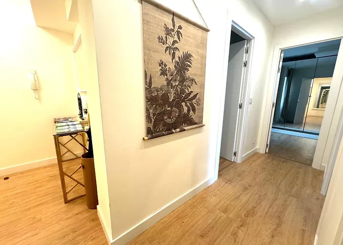 Miramar Luxurious Apartment, 3 Double For 6 Guests, Free Parking, Terrace, New 公寓 *