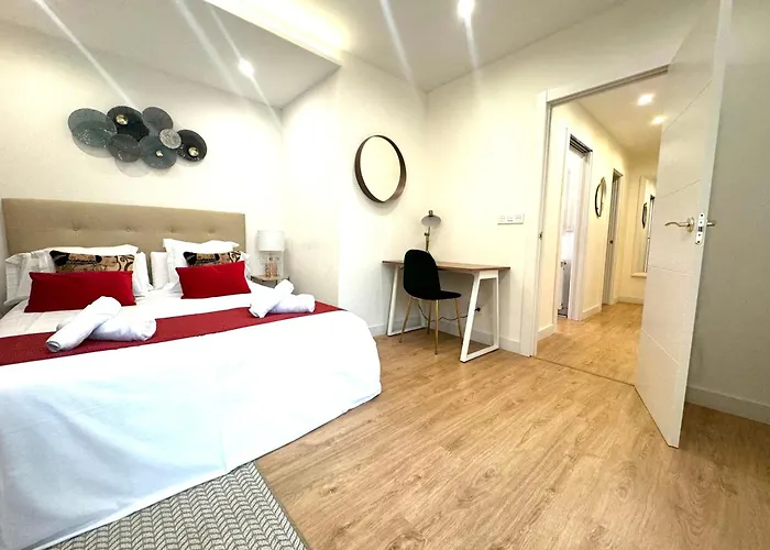 公寓 Miramar Luxurious Apartment, 3 Double For 6 Guests, Free Parking, Terrace, New 圣塞瓦斯蒂安