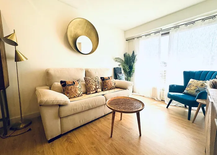 Miramar Luxurious Apartment, 3 Double For 6 Guests, Free Parking, Terrace, New *